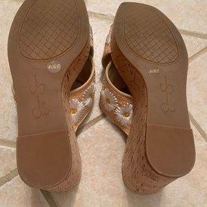 Jessica Simpson platform daisy sandal